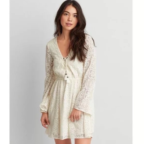 American Eagle Outfitters Dresses & Skirts - American Eagle Lace Cream Bell Sleeve Boho Dress Sz  Small